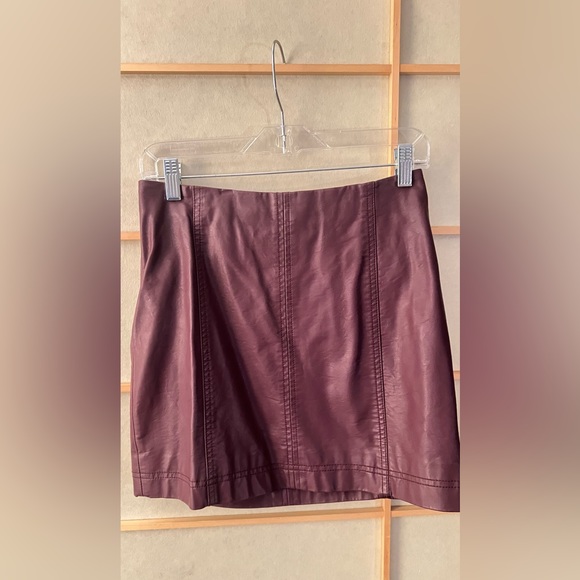 Free People Vegan Mini Skirt femme wine Sz 4 - Picture 9 of 9